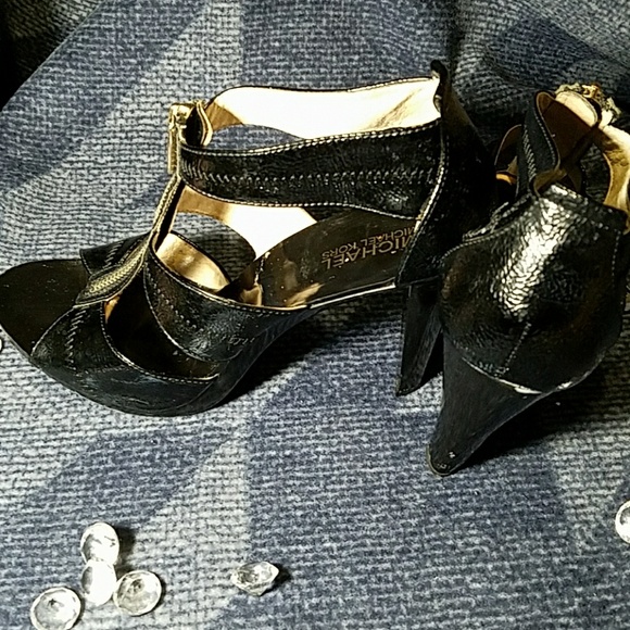 MICHAEL KORS Gold & Black Heels - Picture 5 of 7